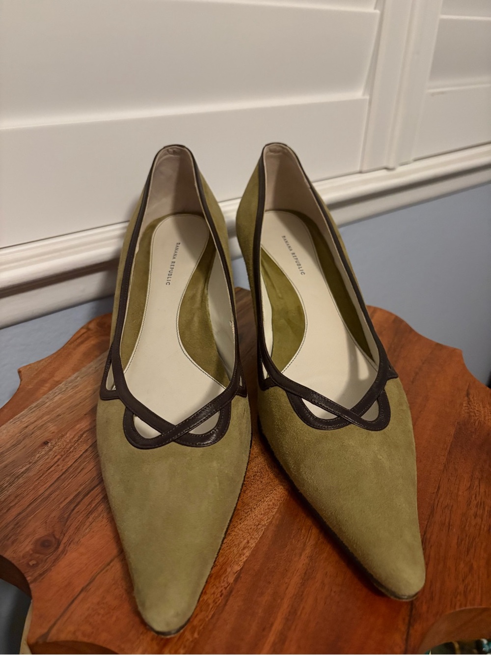Banana Republic Olive Suede kitty heels with Dark Brown Trim